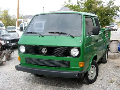 Green VW T3 double-cab pickup